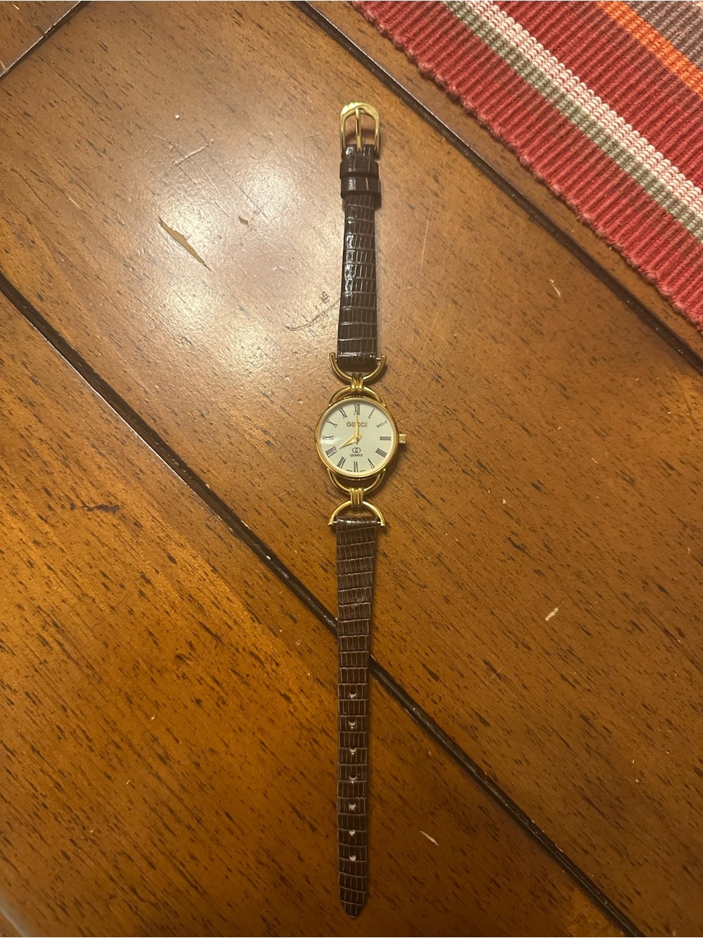 Gucci 6200L Gold and White Dial Watch with Burgundy Strap VINTAGE - WORKS - Picture 4 of 9